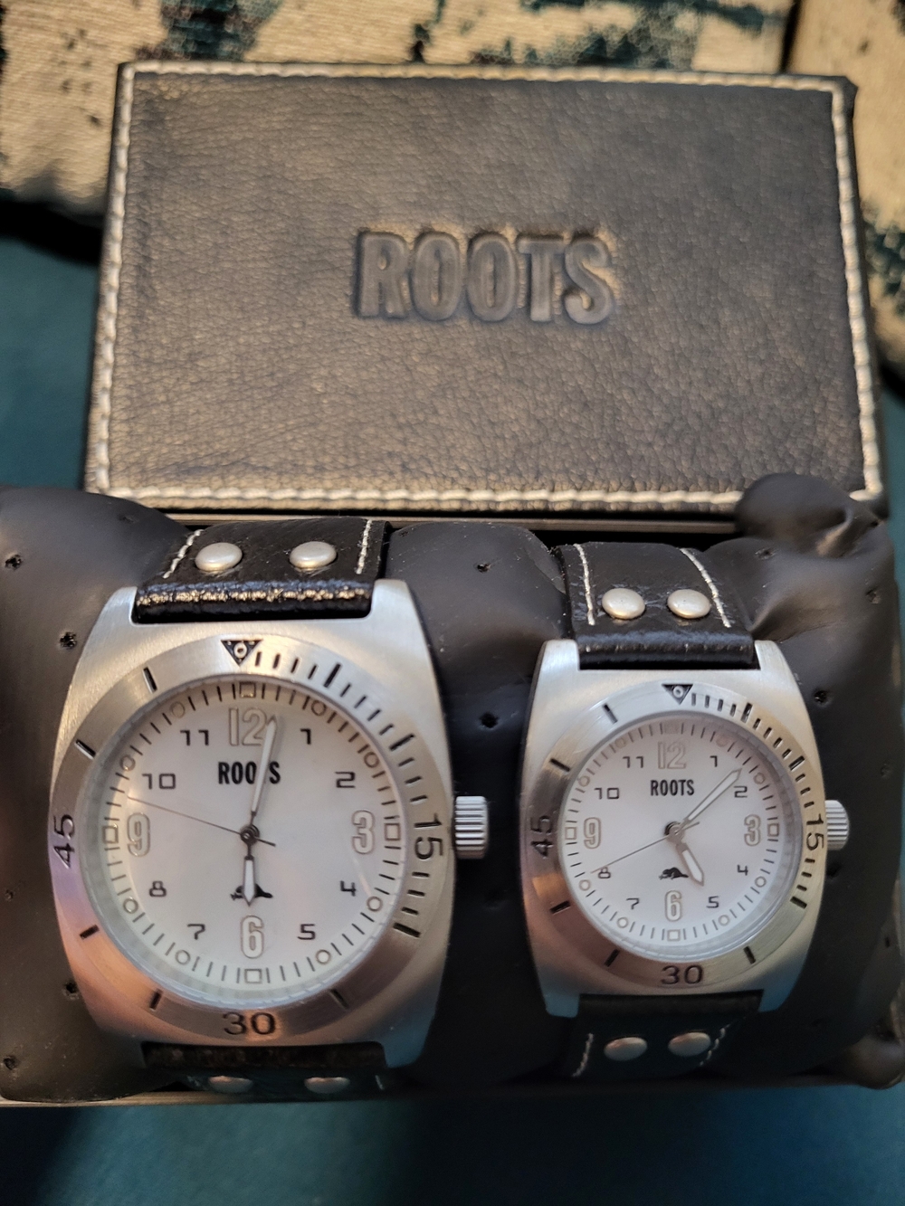 Roots Silver-Bezel Men's/Women's Watch Set Genuine Leather
